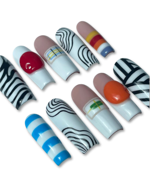Faux ongles artisanaux Minimal by So'Claws - vue détail motifs graphiques