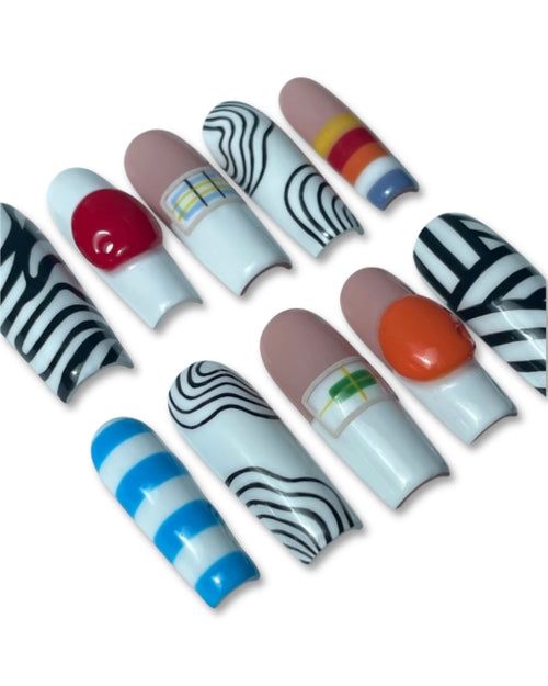 Faux ongles artisanaux Minimal by So'Claws - vue détail motifs graphiques