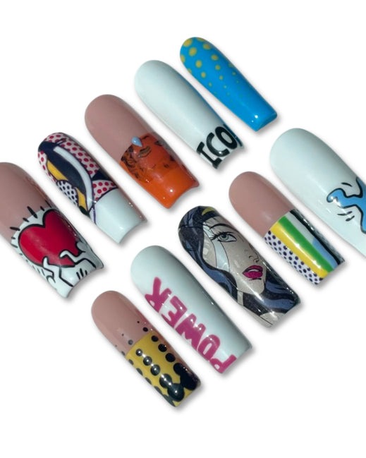 Faux ongles artisanaux Pop by So'Claws - détail motifs bande dessinée colorés